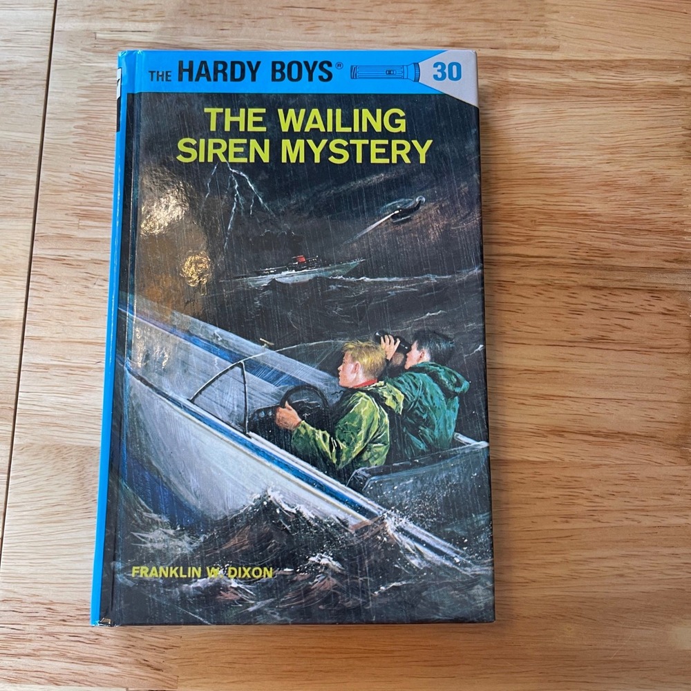 The Hardy Boys #30 The Wailing Siren Mystery Franklin W Dixon Hardcover 2003
